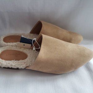 Universal Thead  Zuri Tan Mules Flat Shoes - Womens size 9.5 - NEW